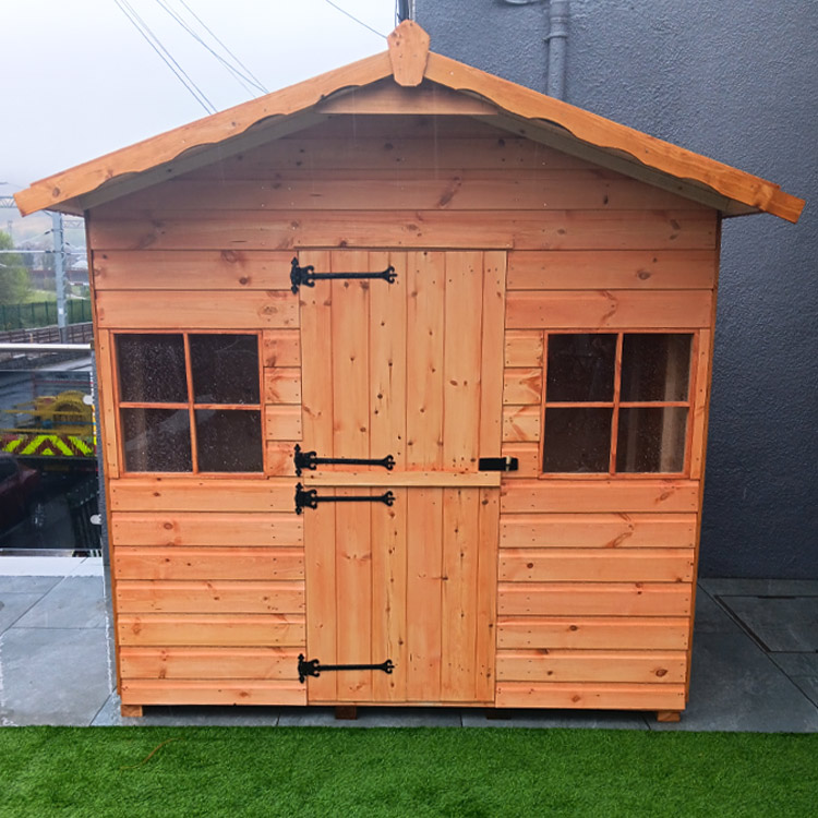Apex shed with roof overhang