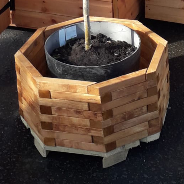 Octagonal garden planter