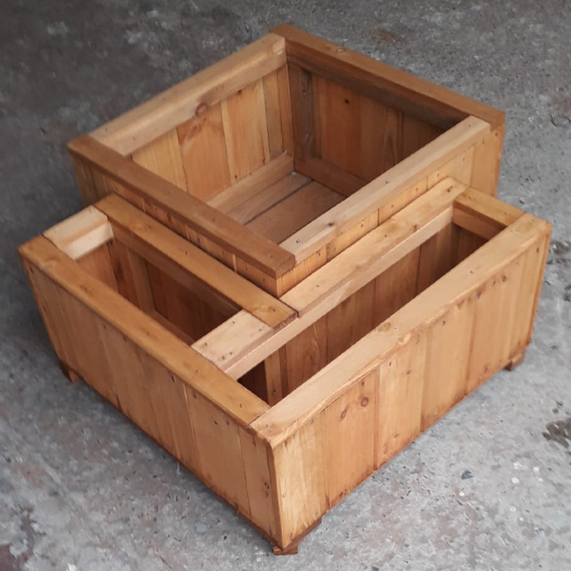 Garden planter with compartments